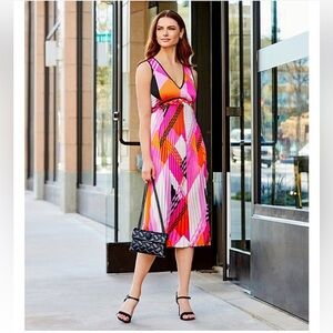 KARL LAGERFELD PARIS
Printed V-Neck Sleeveless Dress